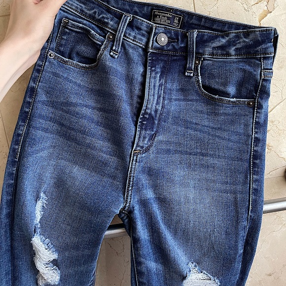 Abercrombie High Rise Super Skinny Jeans - Picture 3 of 7